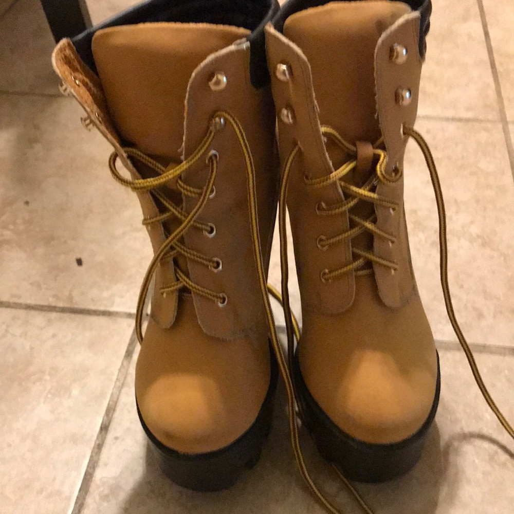 Heel boots